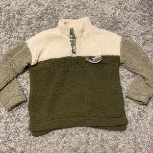 Brand new Sherpa. So soft and comfy. Perfect condition.